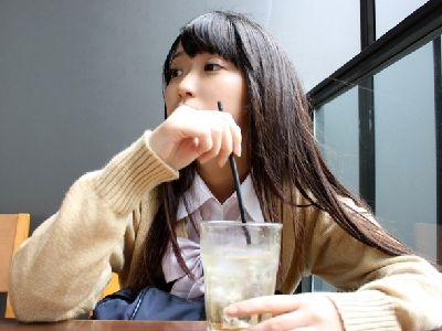 スレンダーな美少女がHなことを大人の男にサービスしてあげて痙攣を何度もして果てることになる