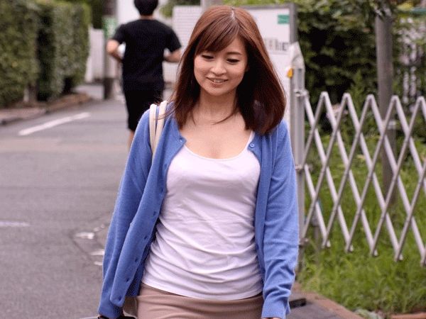 【新山沙弥】美乳なきれいな女が友人の息子に性行為を指導してあげて乱れあうことになってしまう